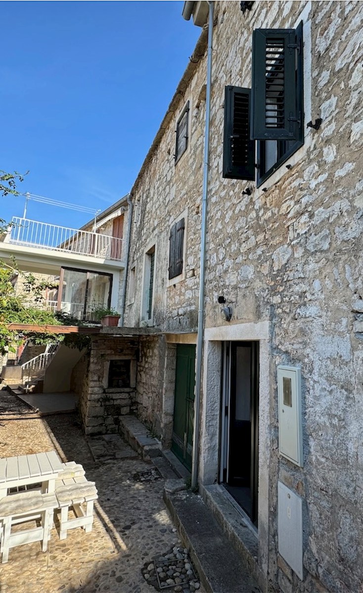Casa in pietra a Vrboska sull'isola di Hvar