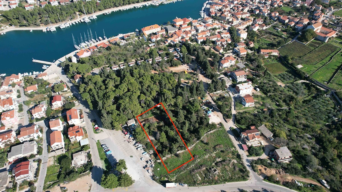 Terreno edificabile ad uso residenziale e commerciale a Stari Grad