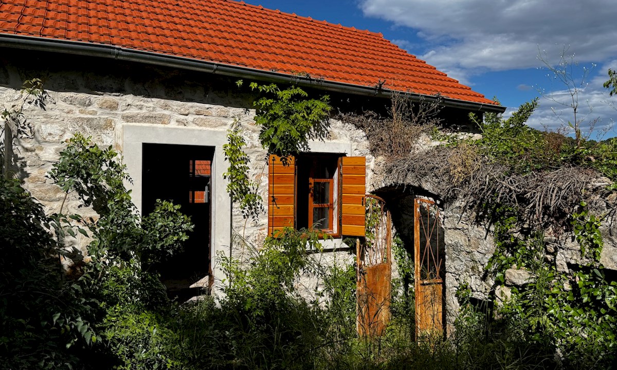 Casa in pietra con giardino e terreno Dol, isola di Hvar