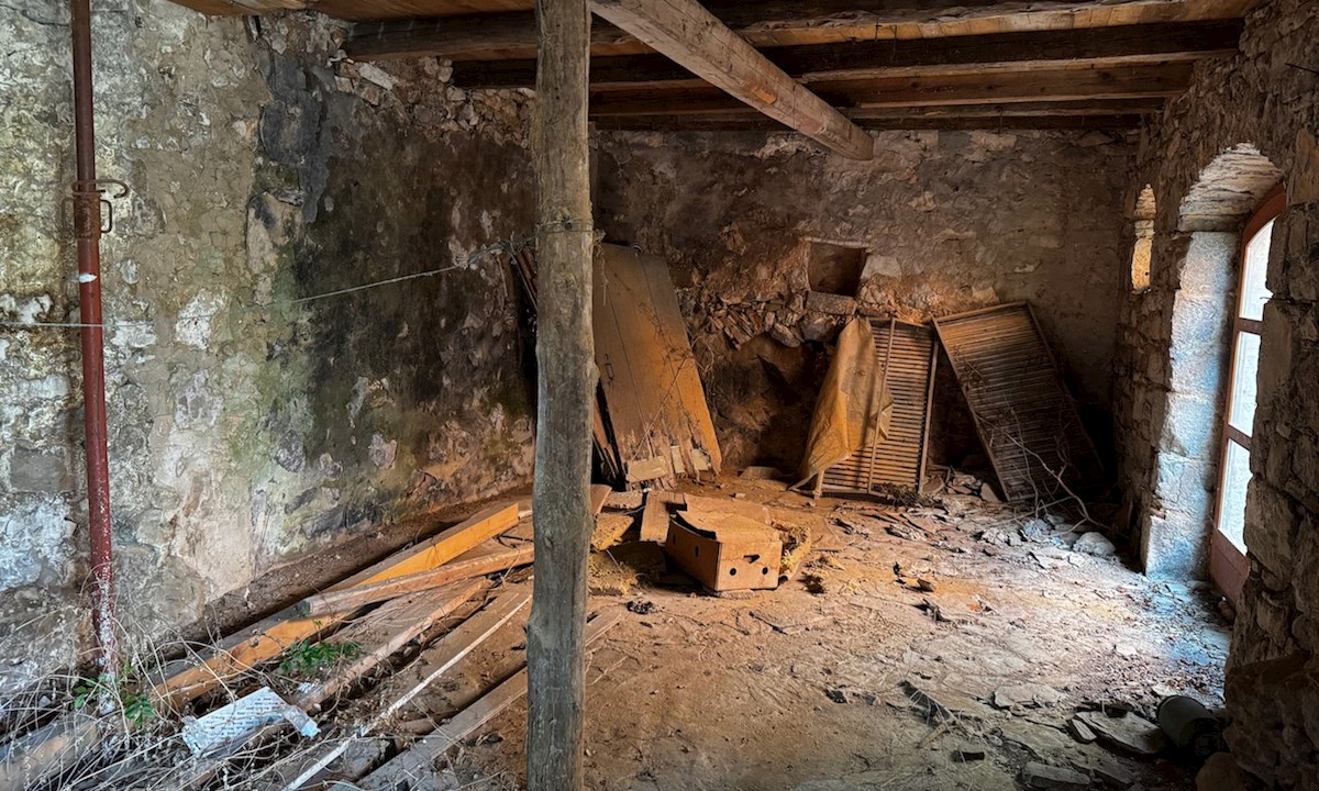 Casa in pietra con giardino e terreno Dol, isola di Hvar