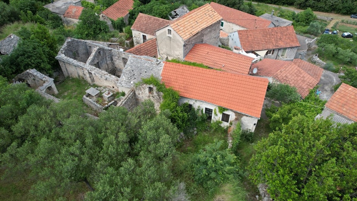 Casa in pietra con giardino e terreno Dol, isola di Hvar