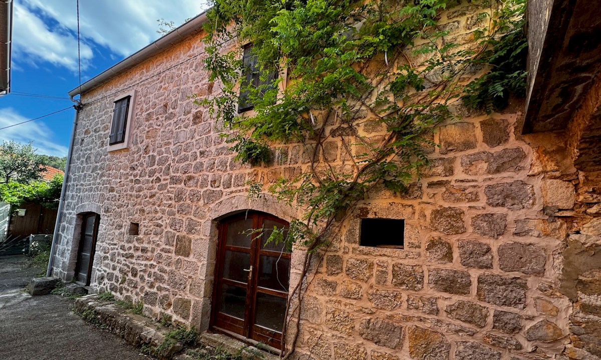 Casa in pietra con giardino e terreno Dol, isola di Hvar
