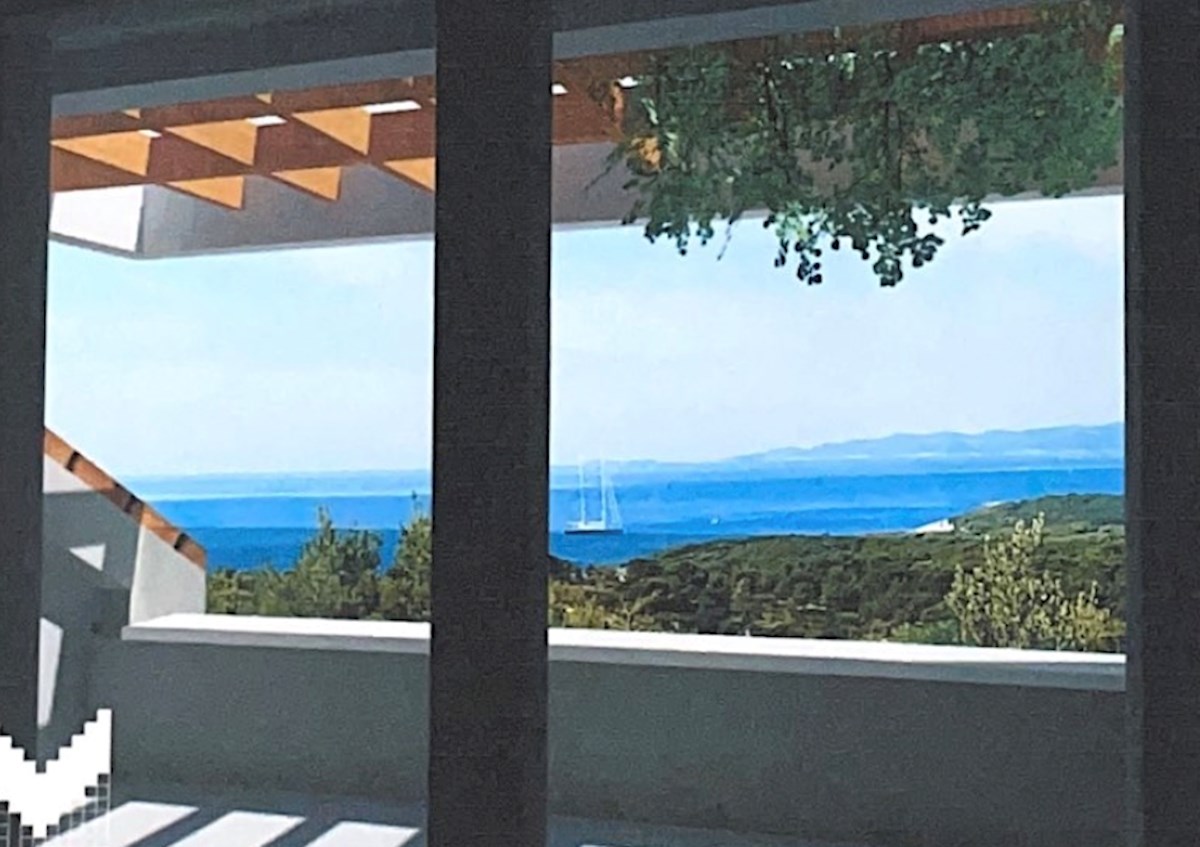 Terreno edificabile a Hvar con un progetto di costruzione presentato per l'approvazione