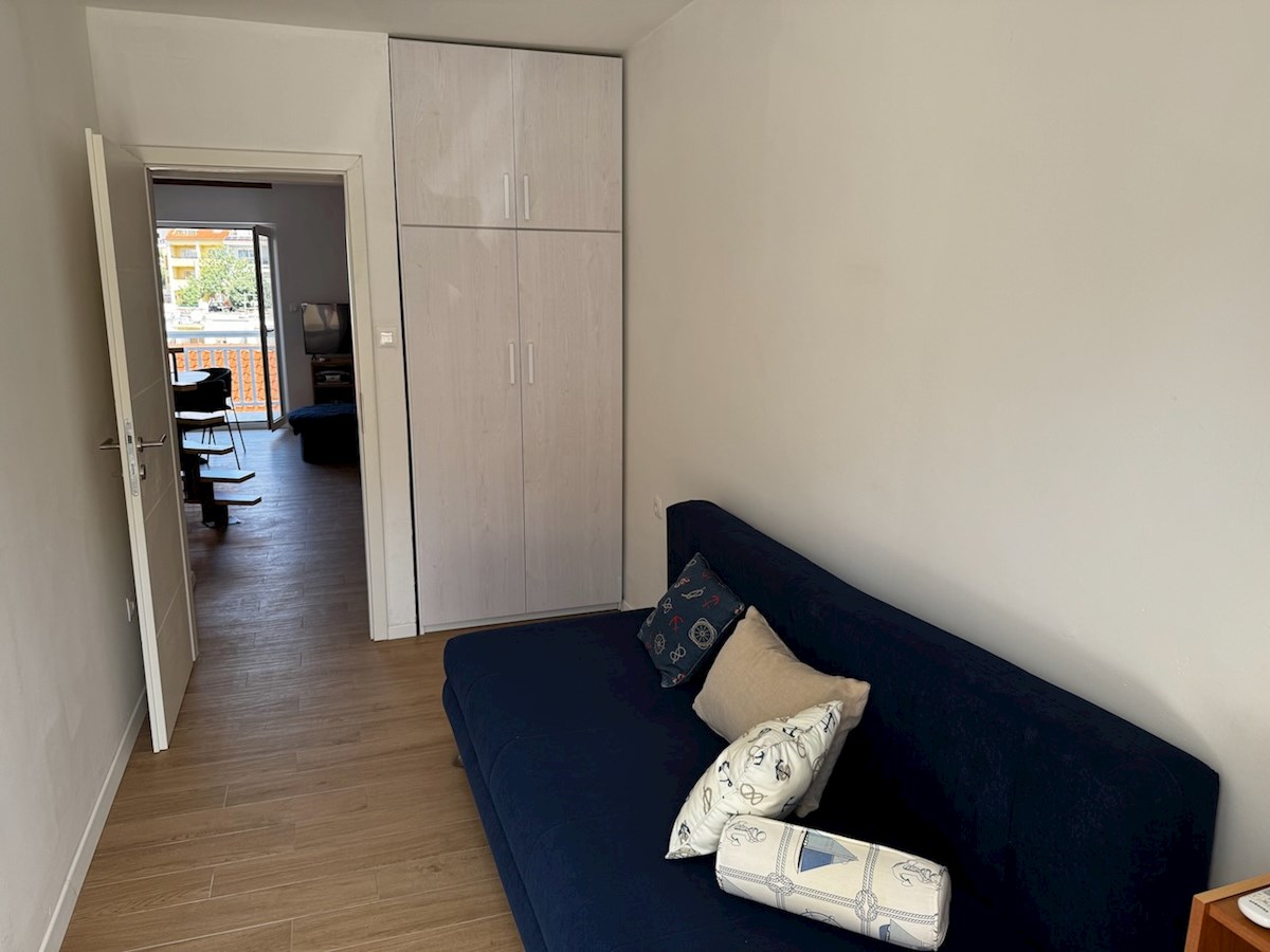 Appartamento duplex con balcone, terrazza, giardino e parcheggio a Hvar