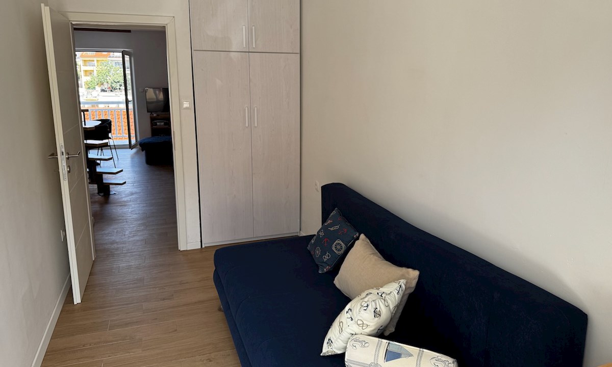 Appartamento duplex con balcone, terrazza, giardino e parcheggio a Hvar