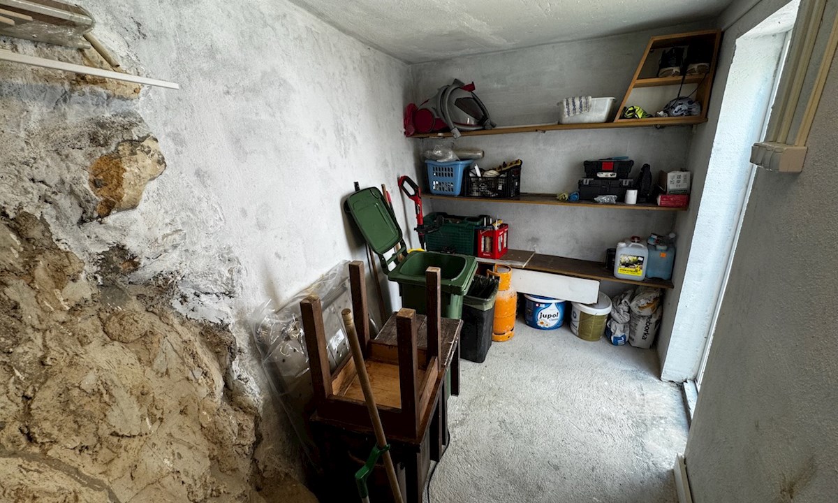 Appartamento duplex con balcone, terrazza, giardino e parcheggio a Hvar