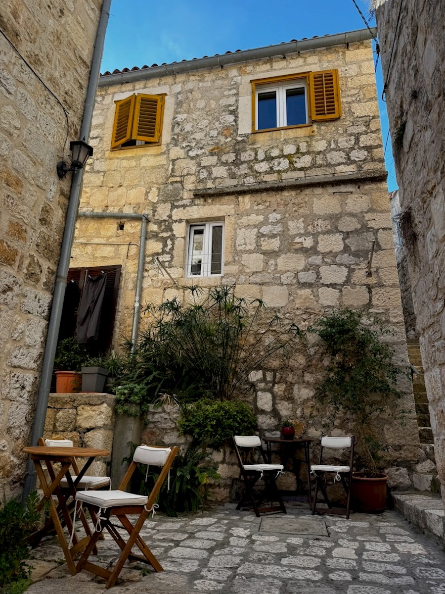 Casa tradizionale in pietra con progetto approvato - Città di Hvar