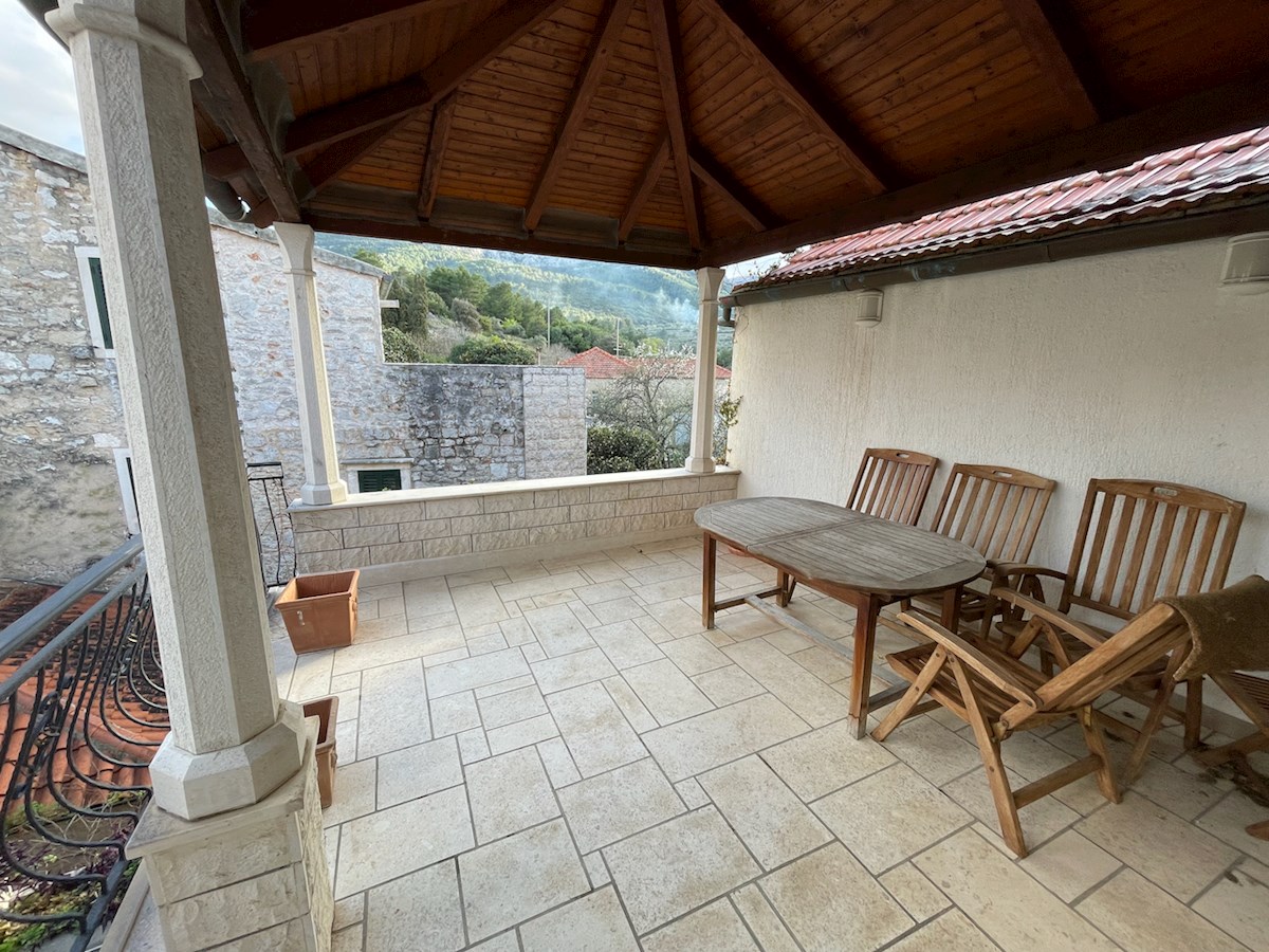 Casa in pietra ristrutturata nel centro di Jelsa a Hvar