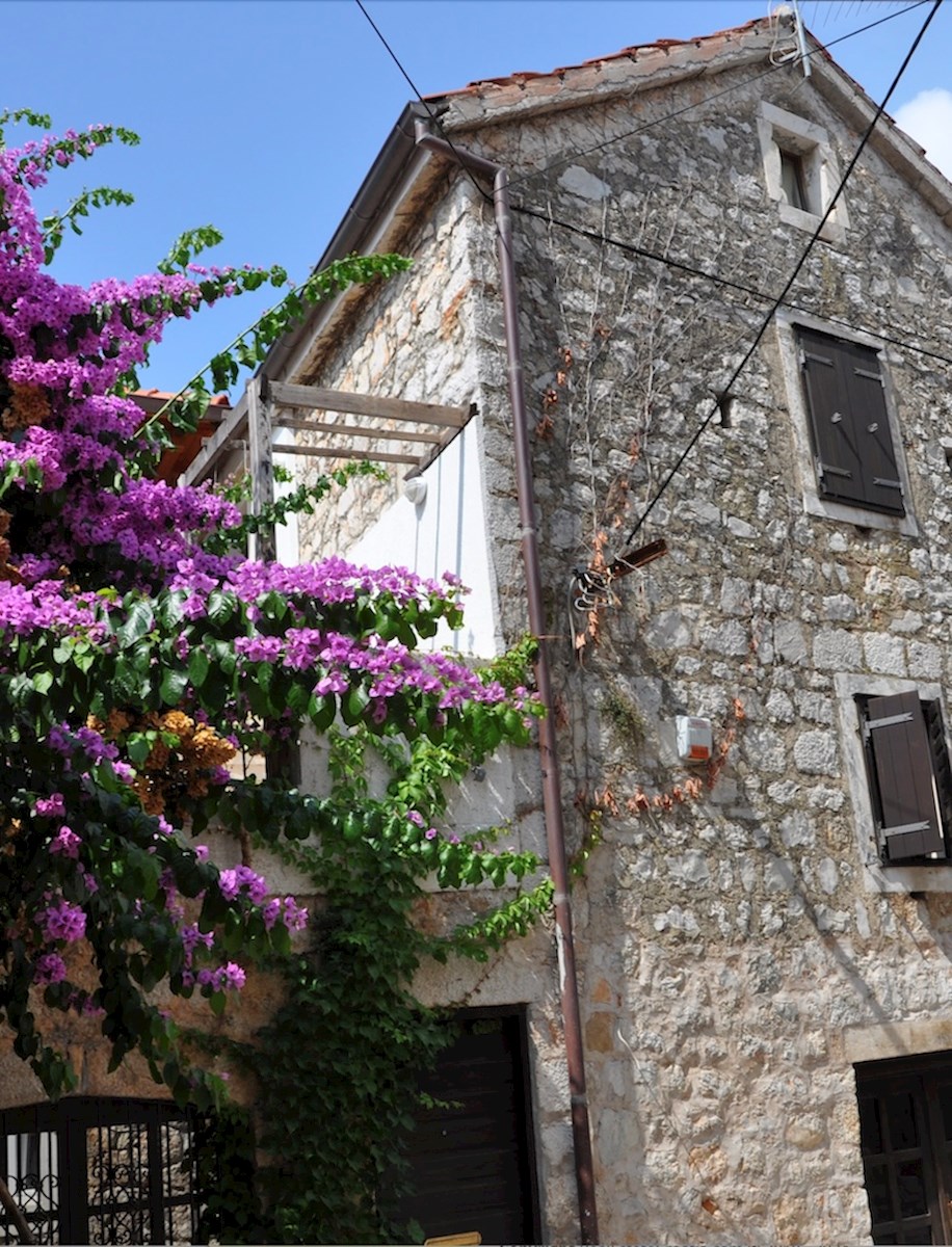 Casa in pietra ristrutturata nel centro di Jelsa a Hvar