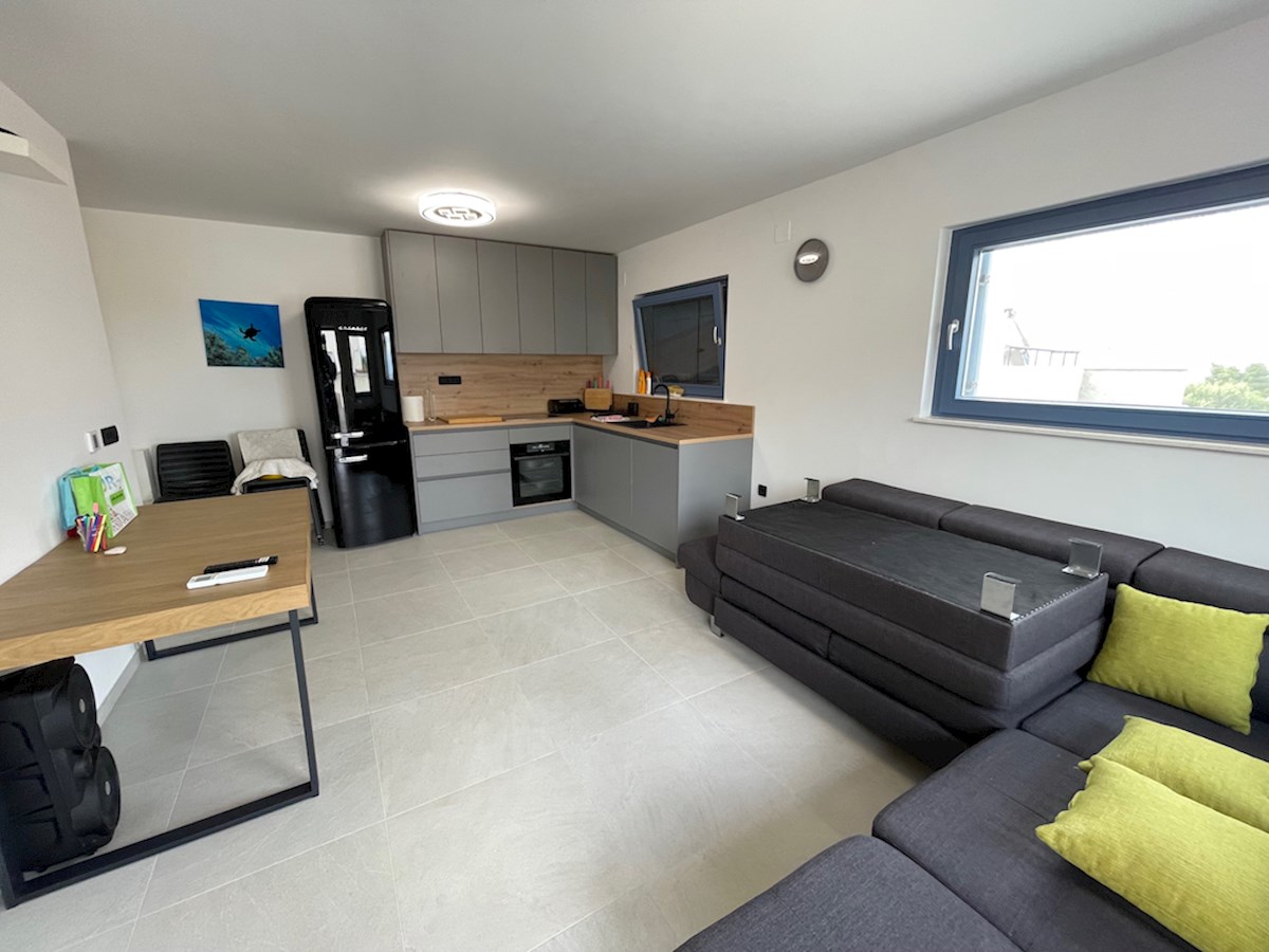 Bella casa in pietra di nuova costruzione a Jelsa con piscina e vista mare