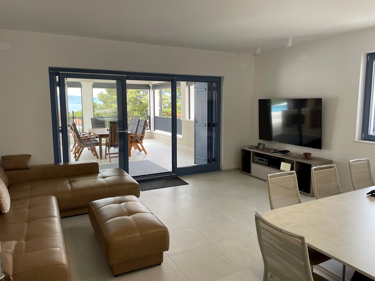 Bella casa in pietra di nuova costruzione a Jelsa con piscina e vista mare