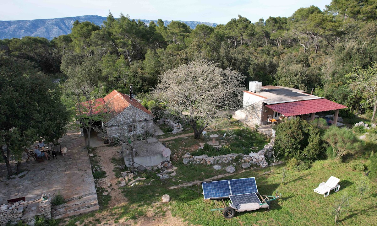 Un'idilliaca tenuta isolata nella natura sull'isola di Hvar