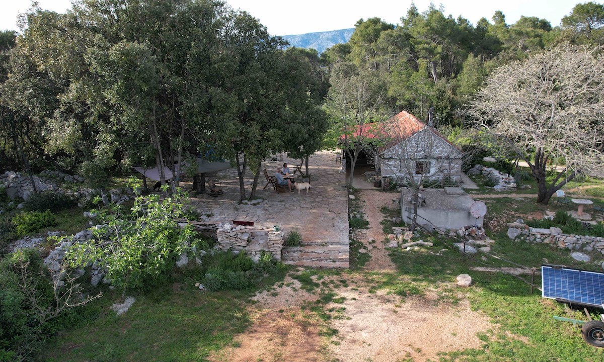 Un'idilliaca tenuta isolata nella natura sull'isola di Hvar