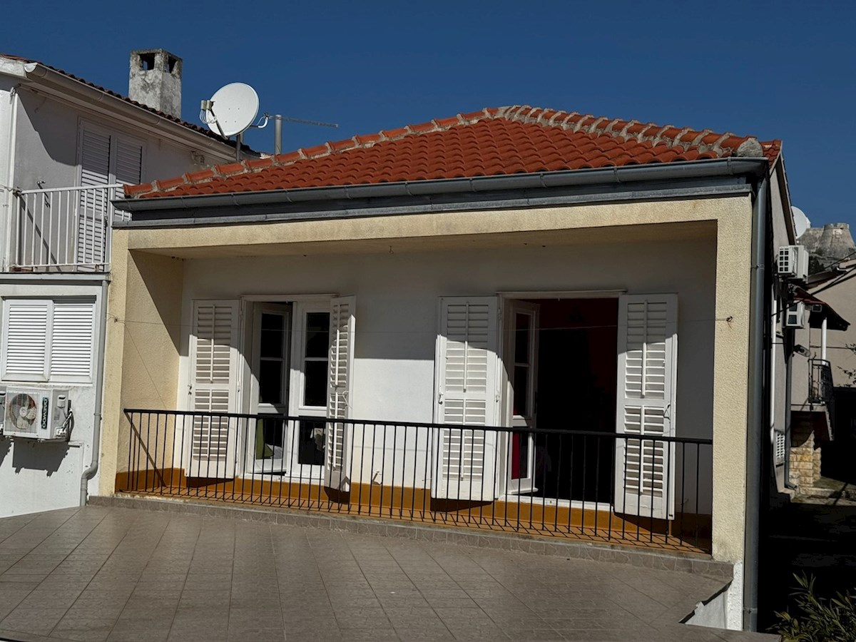 Una casa affascinante nel centro della città di Hvar, costruita a metà degli anni settanta