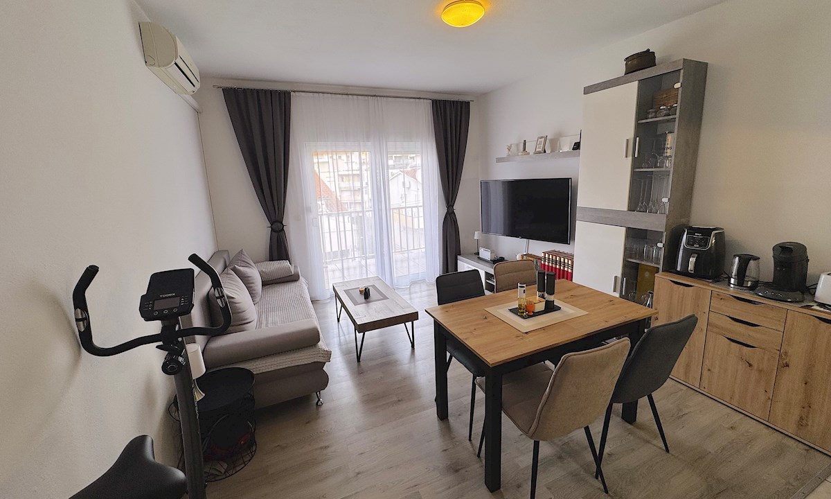 Elegante appartamento con una camera da letto con vista a ovest nella città di Hvar