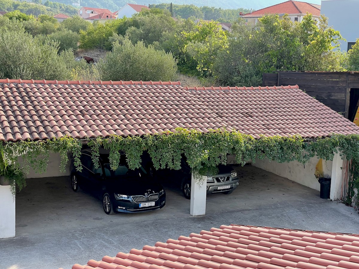 Spazioso appartamento in vendita a Jelsa con parcheggio e terrazza, isola di Hvar