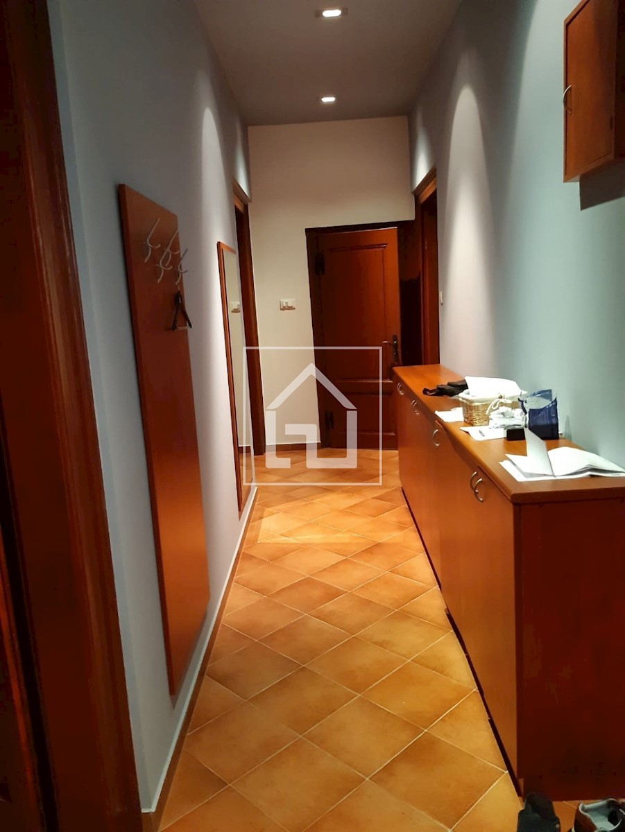 Appartamento Pula, appartamento, 2° piano, 2 camere da letto, 1 bagno