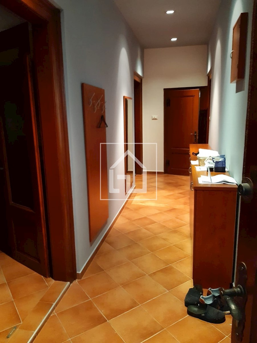 Appartamento Pula, appartamento, 2° piano, 2 camere da letto, 1 bagno