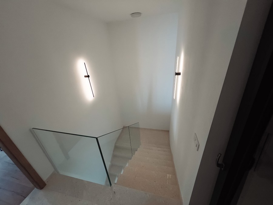 Casa Pomer, ein wunderschönes Haus mit Pool und Blick auf das Meer.