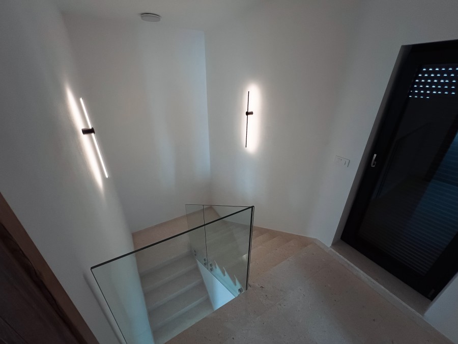 Casa Pomer, ein wunderschönes Haus mit Pool und Blick auf das Meer.