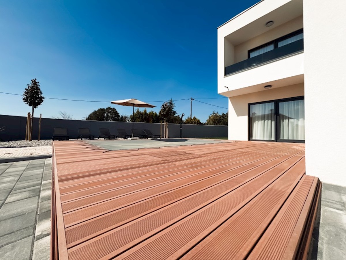 Casa Pomer, ein wunderschönes Haus mit Pool und Blick auf das Meer.