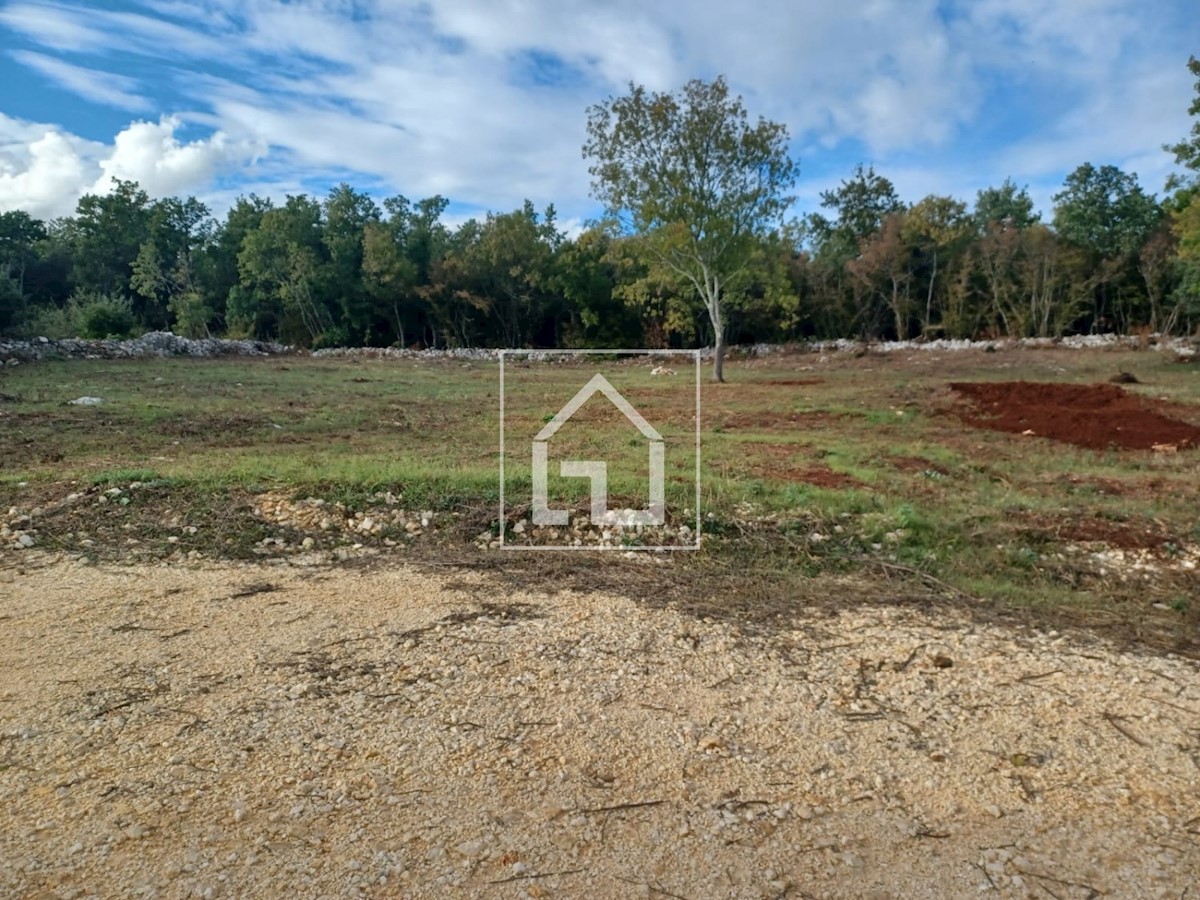 Terreno Peruški, terreno edificabile con progetto e permesso di costruire.