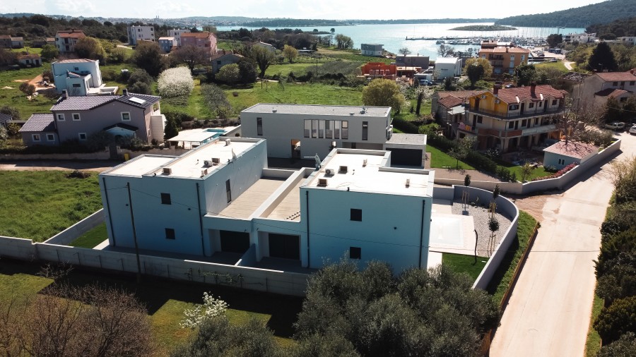 Casa Pomer, bella casa bifamiliare con piscina.