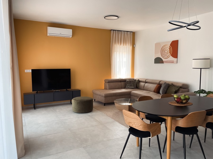 Casa Pomer, bella casa bifamiliare con piscina.