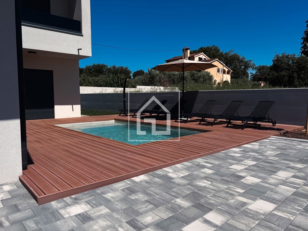 Casa Pomer, bella casa bifamiliare con piscina.