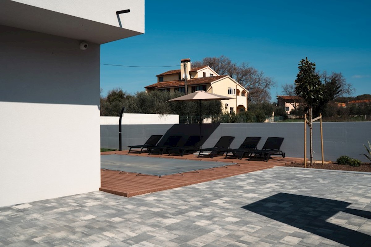 Casa Pomer, bella casa bifamiliare con piscina.