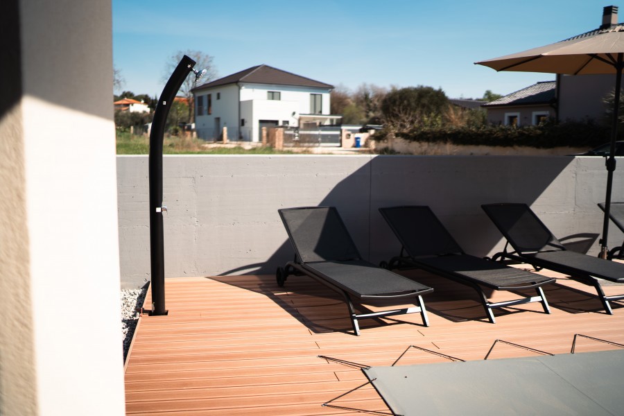 Casa Pomer, bella casa bifamiliare con piscina.