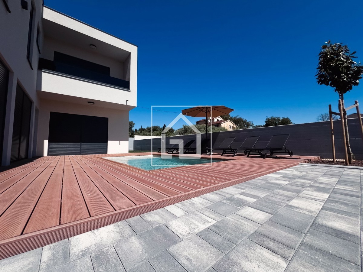 Casa Pomer, bella casa bifamiliare con piscina.