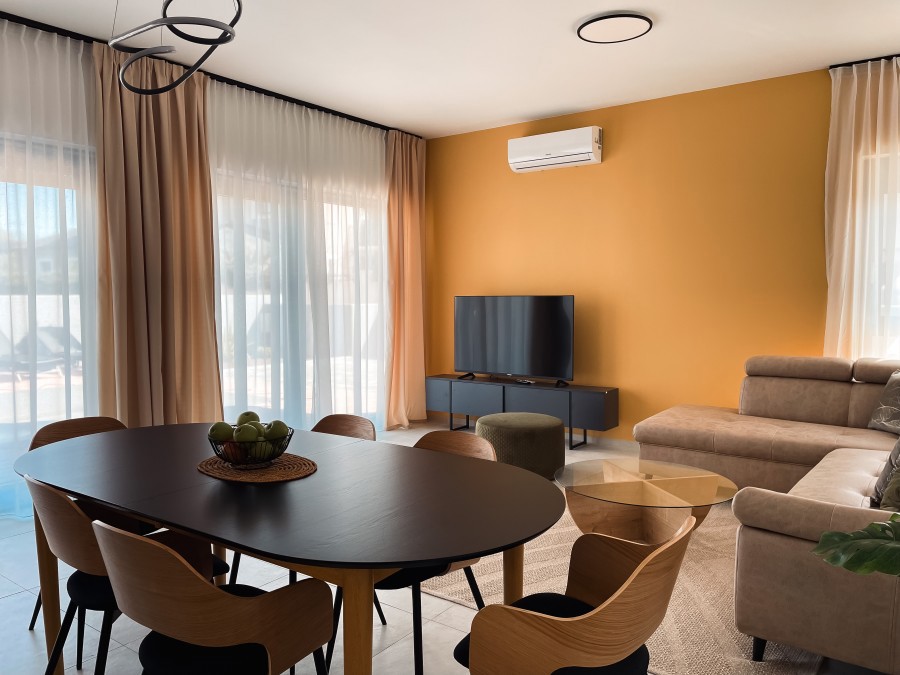 Casa Pomer, bella casa bifamiliare con piscina.