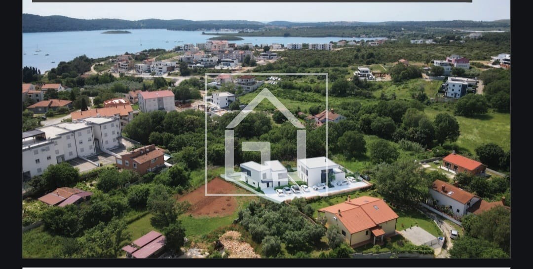 Casa Medolino, 2 ville moderne