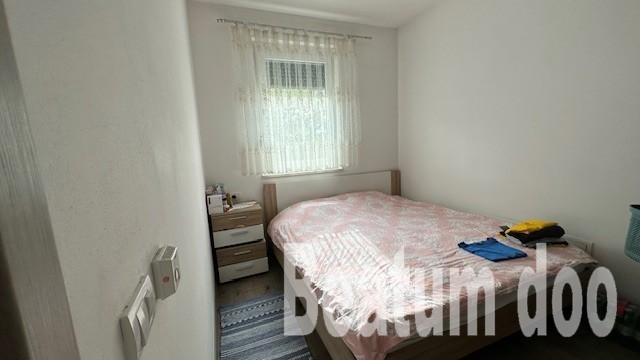 Casa a schiera, con tre appartamenti, arredata, Nova Vas
