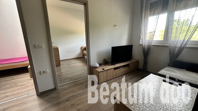 Casa a schiera, con tre appartamenti, arredata, Nova Vas