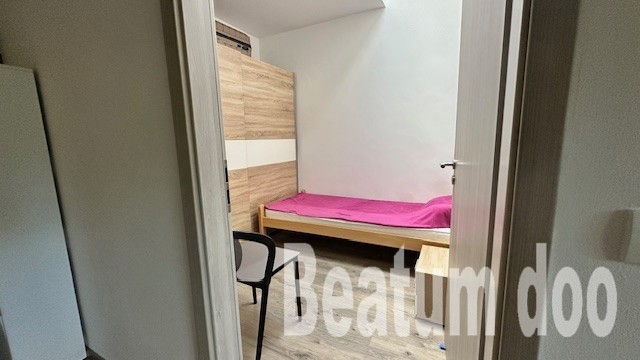 Casa a schiera, con tre appartamenti, arredata, Nova Vas