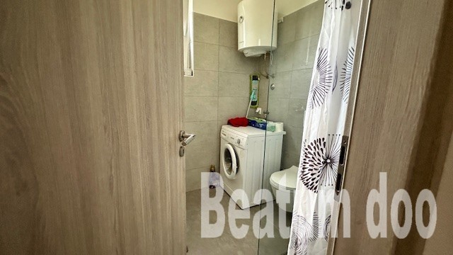Casa a schiera, con tre appartamenti, arredata, Nova Vas