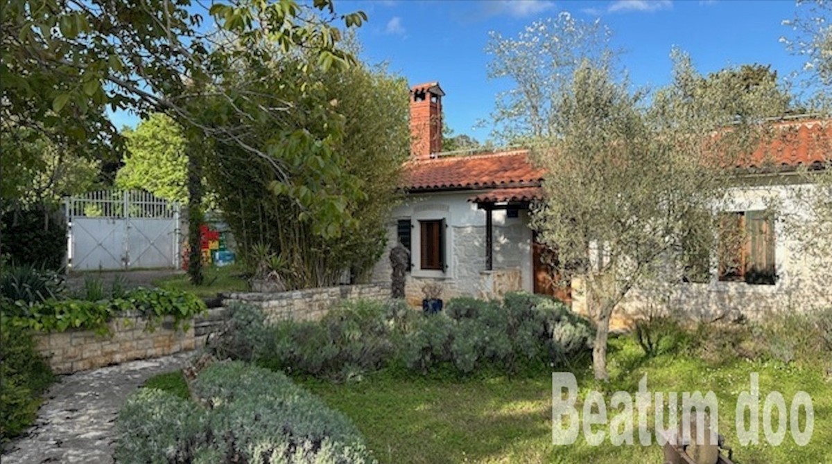 Casa e terreno, prima fila al mare,