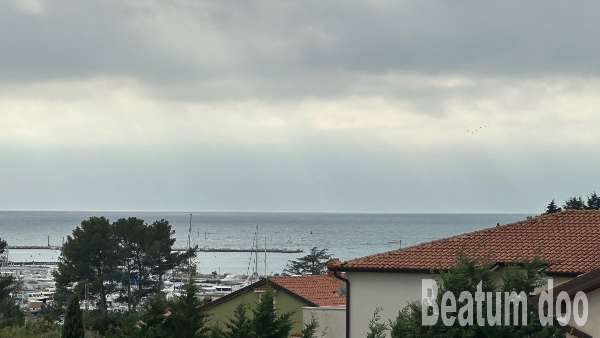 Appartamento al secondo piano con vista sul mare, Novigrad