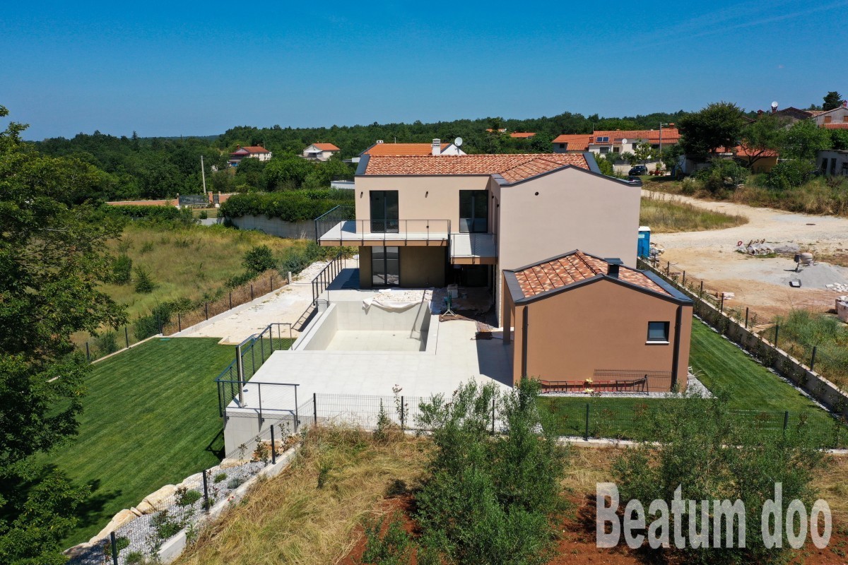 Casa di nuova costruzione con piscina nell'entroterra dell'Istria