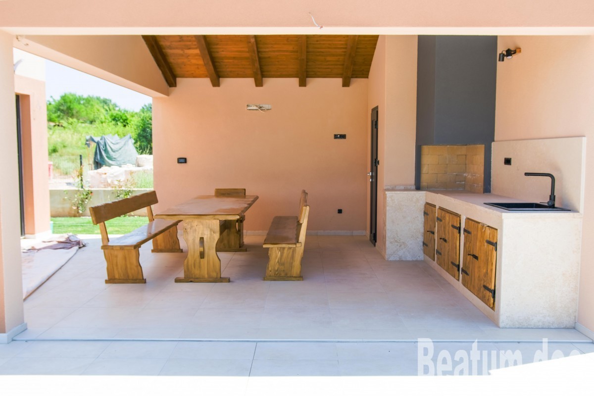 Casa di nuova costruzione con piscina nell'entroterra dell'Istria