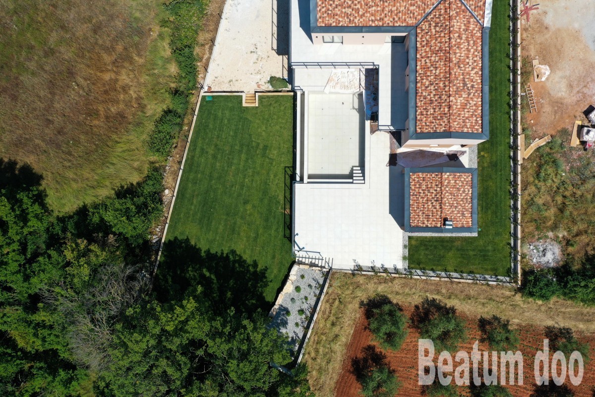 Casa di nuova costruzione con piscina nell'entroterra dell'Istria