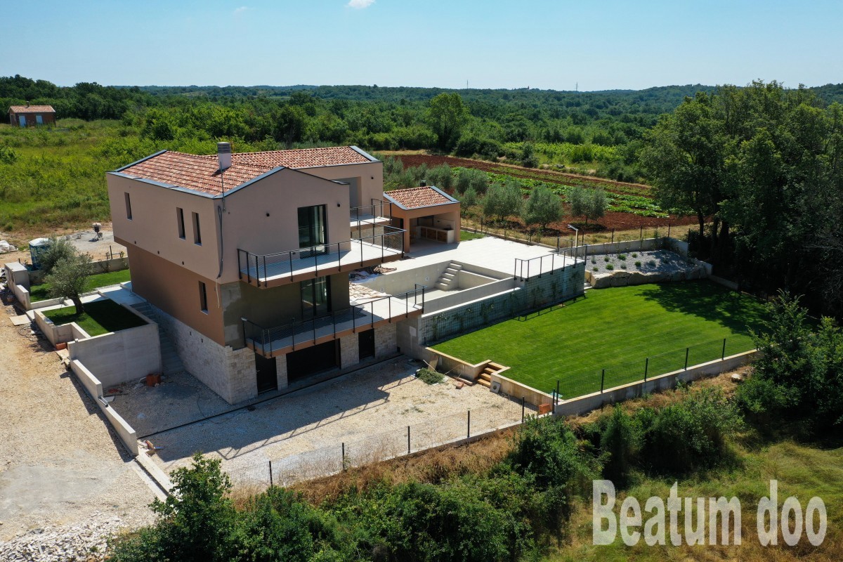 Casa di nuova costruzione con piscina nell'entroterra dell'Istria