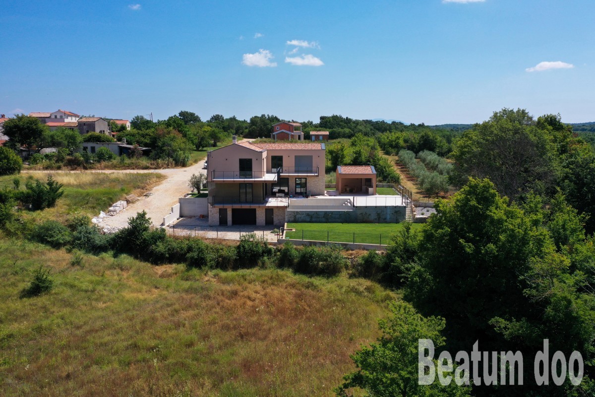 Casa di nuova costruzione con piscina nell'entroterra dell'Istria