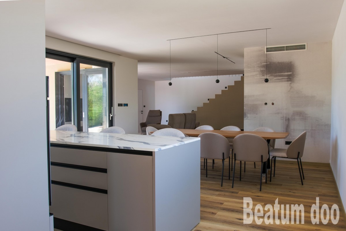 Casa di nuova costruzione con piscina nell'entroterra dell'Istria