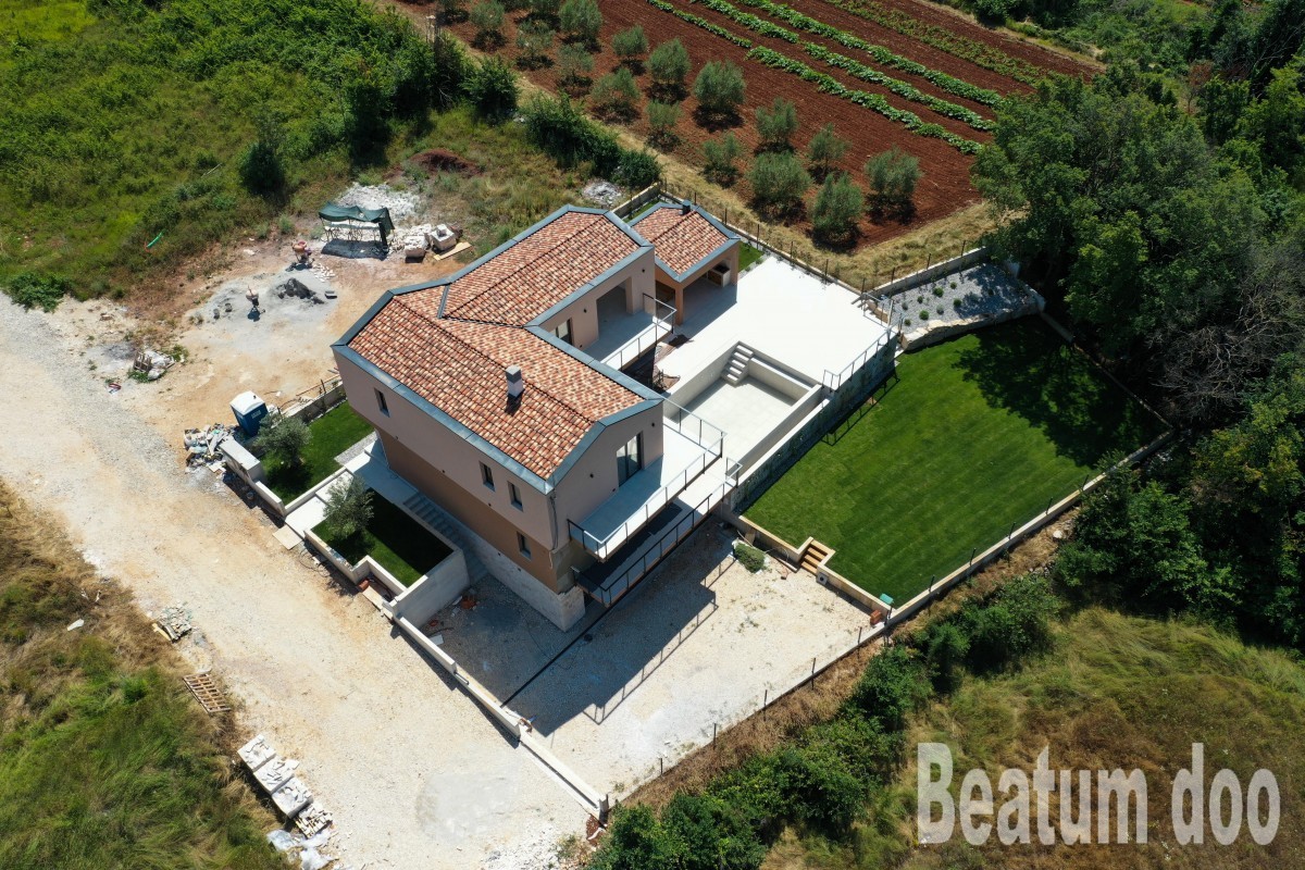 Casa di nuova costruzione con piscina nell'entroterra dell'Istria