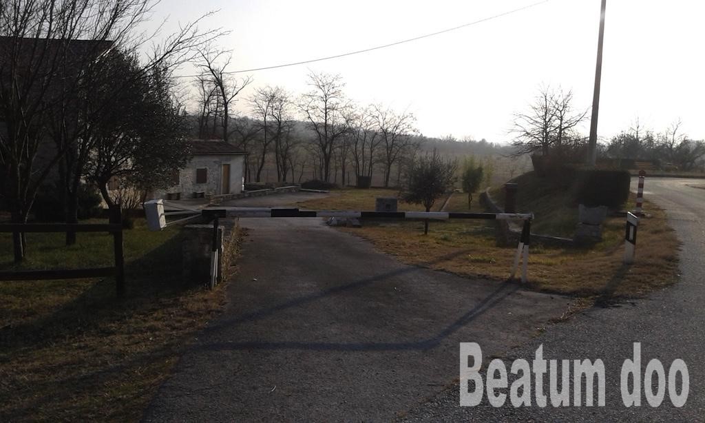 ristorante e camere  in un piccolo villaggio