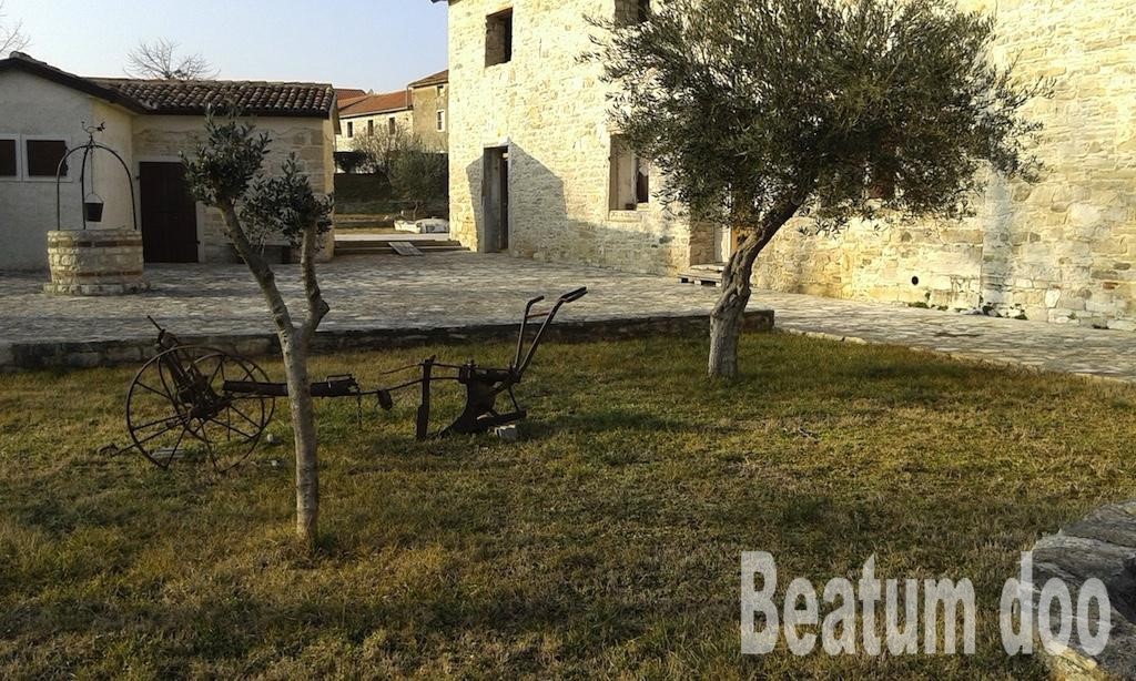 ristorante e camere  in un piccolo villaggio