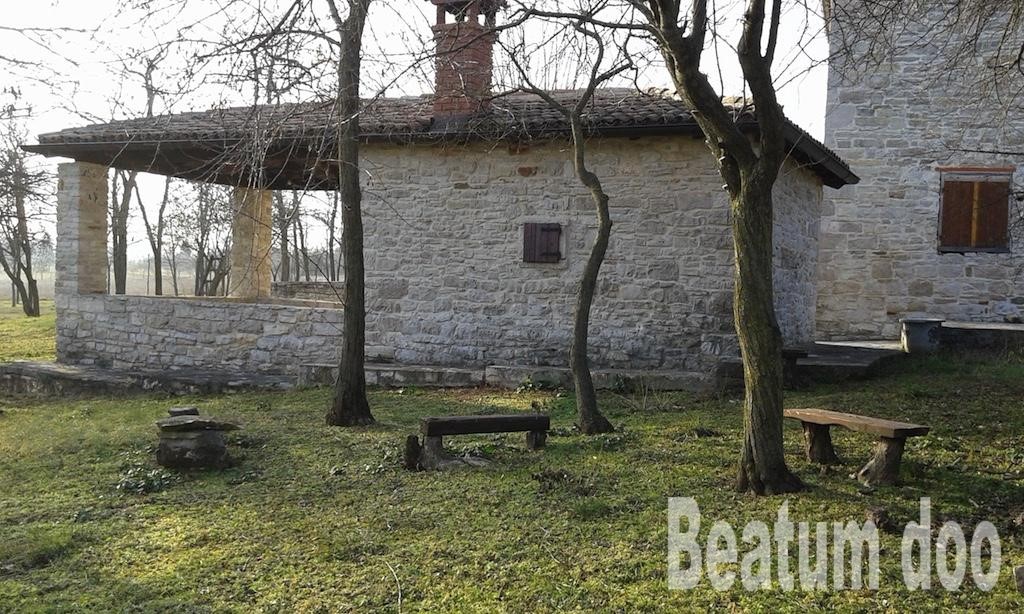 ristorante e camere  in un piccolo villaggio